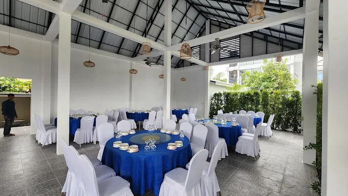 Restaurant pavilion